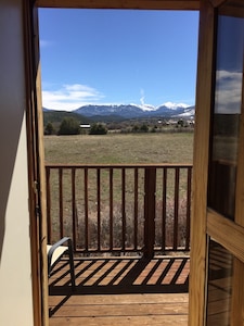 Lovely Casita with Beautiful Views & Northern New Mexico Serenity