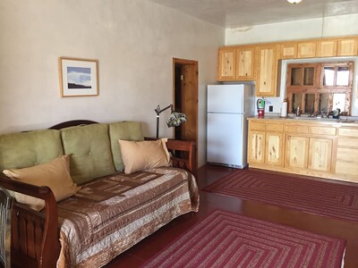 Lovely Casita with Beautiful Views & Northern New Mexico Serenity