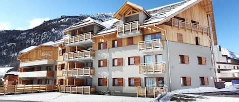Located in Serre Chevalier, a ski resort in the Hautes Alpes region, the Residence basks in the sunshine of the South of France