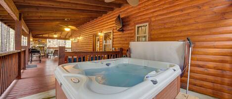 Broken Bow Vacation Rental | 3BR | 3.5BA | 1,800 Sq Ft | Stairs Required