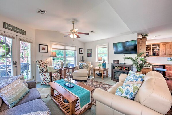 Harrisburg Vacation Rental | 1BR | 1BA | 936 Sq Ft | Stairs Required