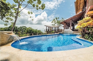 From the pool you have perfect views above the clouds.