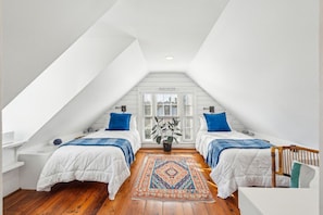 2 Twin Beds