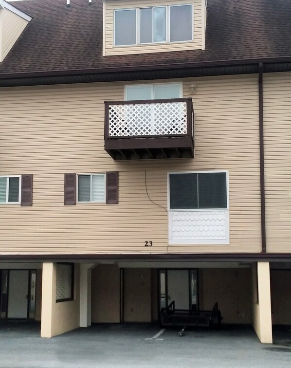 Townhome with 2-car garage in family-oriented, 26-unit resort 