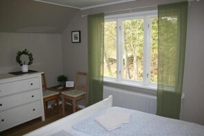 Doppelzimmer mit Sicht in den Wald