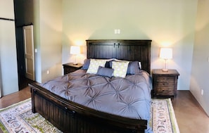 Master Suite with California King Bed