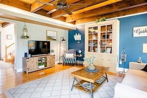 Communal living room (2)