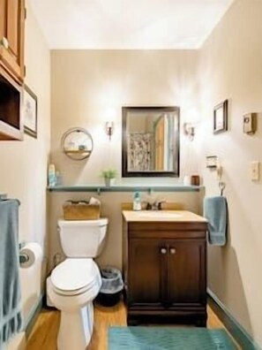 Sycamore bathroom