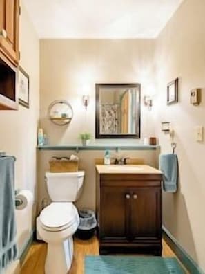 Sycamore bathroom