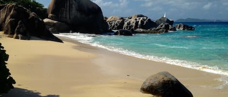 Little Trunk Bay beach 