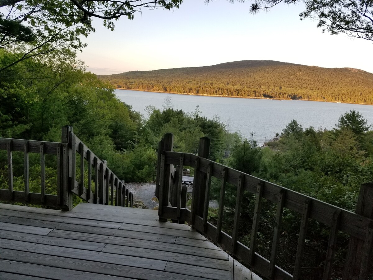 Crow’s Nest oceanfront Cottage surrounded by Acadia park – minutes to bar harbor