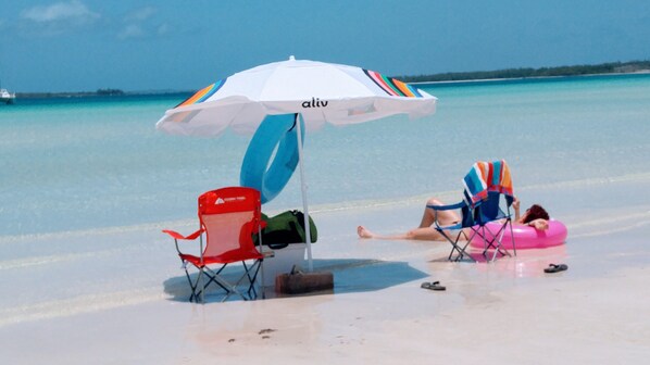 Coco Di mama Beach - 15 minutes drive from GCH