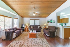 Living Room | Free WiFi | Central A/C | Pine Mountain Lake Community