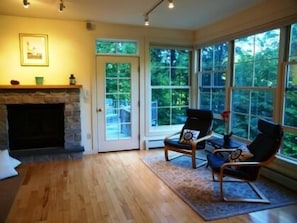 Door to outside deck