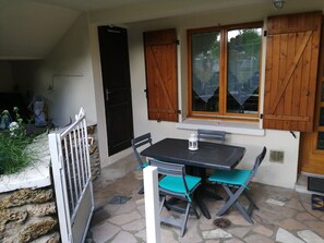 屋外ダイニングエリア