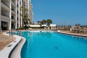 Emerald Towers - beautiful beachfront pool