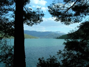 Embalse del Tranco B (15 minutos en coche).