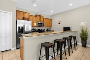 8963CatPalmRoad(6)