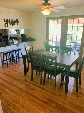 Dining Table for 6! With additional seating at the bar if needed :)