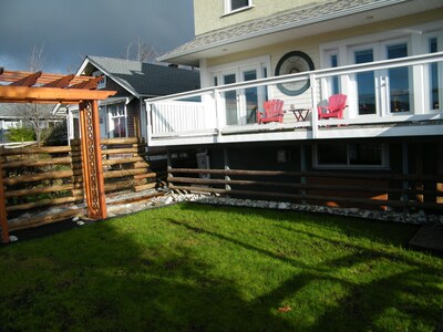 Outdoor Lovers Aerie- Superb view of Alberni Inlet & Harbour.