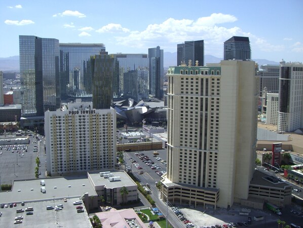 Awesome Penthouse Strip View !!