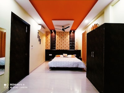 Baba Home Stay(Luxury Rooms)- Stay with Indian Family.