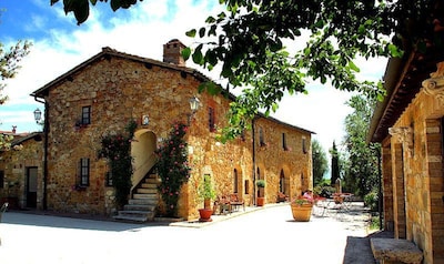 Charakteristisches Apartment im toskanischen Stil in einem historischen Bauernhaus aus dem 19. Jahrhundert