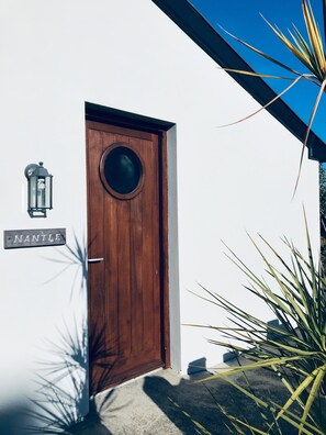 Private Frontdoor