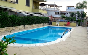 PRIVATE SWIMMING POOL FOR RESIDENT 
