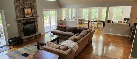 Living Room with fireplace