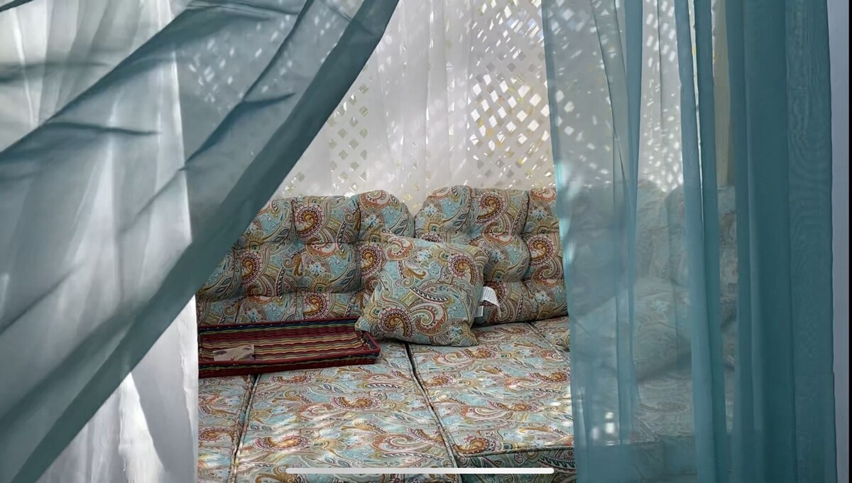 Michelles Cottage1: Less than 2 miles from siesta key beach