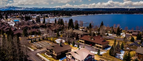 Just steps from Payette Lake and downtown McCall, The Bear Den at Payette Lake will not disappoint