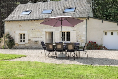 Maison de campagne de la vallée de la Loire avec grand jardin privé et accès à la piscine du château