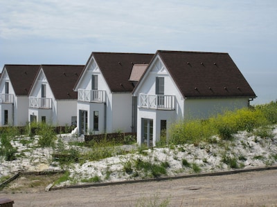 House 2 comfortable rooms near the beach