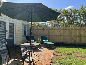 Palm Garden cottage relax area 