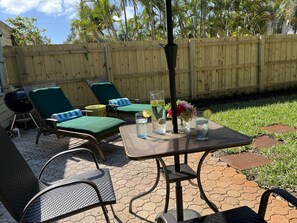 Outdoor dining and sunchairs