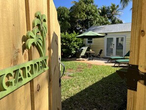 Entrance Gate Palmgarden cottage 