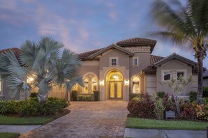 Private and elegant home at Naples - Lely Resort