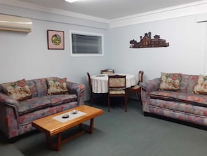 Lounge/Dining room - spacious and roomy good, Fast WIFI