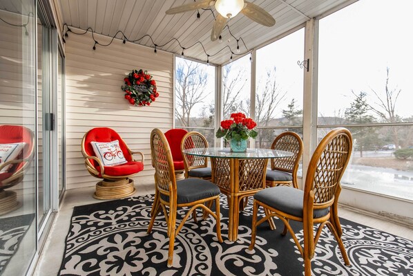 Branson Vacation Rental | 2BR | 2BA | 1,198 Sq Ft | Stairs to Enter