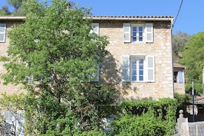 Au cœur du Village de Signes, une bastide de charme