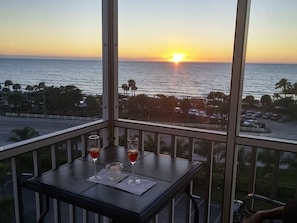 Spectacular Sunsets ALL YEAR LONG From The Screened Lanai!!!