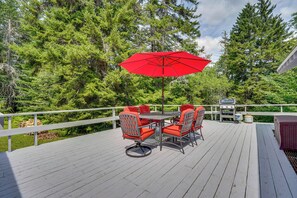 Private Deck w/ Gas Grill