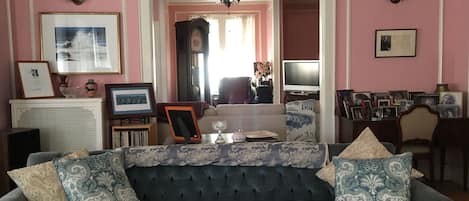 Livingroom - Looking toward TV Foyer