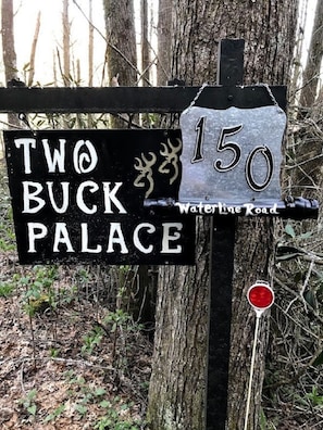 Welcome to the Two Buck Palace and Friendtal