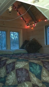 Ten Acre Treehouse  "Whitetail"  Sleeps 2-4