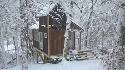 Ten Acre Treehouse  "Whitetail"  Sleeps 2-4