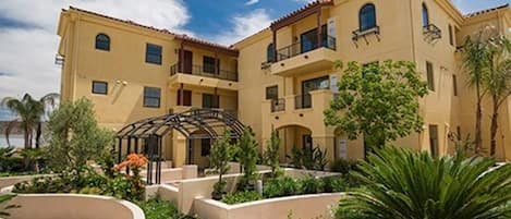 Sunny Ventura!  Private, safe, enclosed complex w fireplaces, patios, BBQ area.