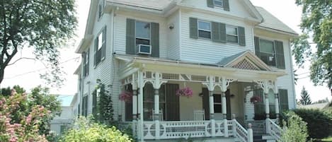 Apartment in Beautiful Victorian Home in Hammondsport on Keuka Lake