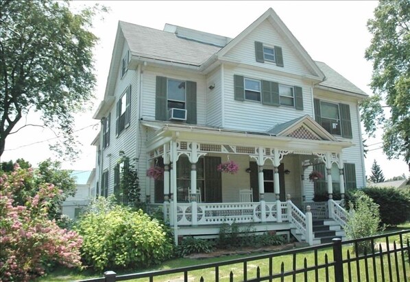 Apartment in Beautiful Victorian Home in Hammondsport on Keuka Lake